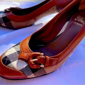 Burberry Womens Authentic house plaid and leathertoe pumps EU 39 NWOT US size 9